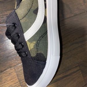 Kids camouflage shoes Sz:12,13,1 youth